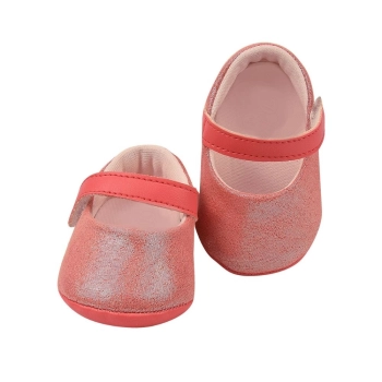 Na foto temos uma linda sapatilha para bebês, super confortável, leve e respirável na cor coral trazendo um charme para o look da sua princesa, Vem conferir! 