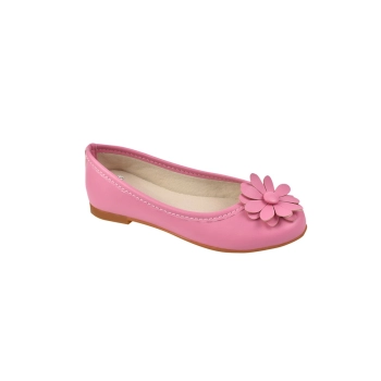 Na imagem temos uma linda sapatilha na cor rosa com um lindo detalhe de margarida, confortavél perfeita para o dia dia das pequenas