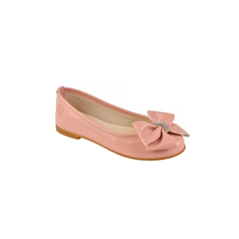 Na imagem temos uma linda sapatilha na cor rosa com um lindo detalhe em laço com strass, perfeita para as pequenas arrasarem nos looks