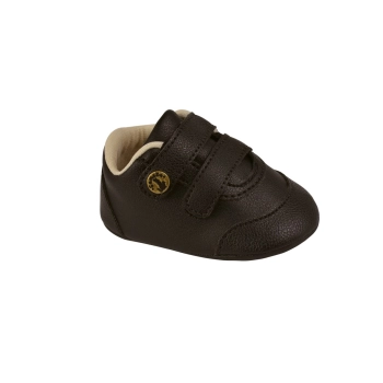 Sapatinho RN Masculino Sameka Fecho Duplo Preto: segurança e conforto para recém-nascidos, com fecho duplo em velcro para facilitar o calçar. Forro macio e espuma interna que protegem o calcanhar. Design elegante em preto, perfeito para qualquer ocasião