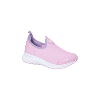 Na imagem, temos o Tênis Infantil Feminino Ortopé Flex Run Calce Fácil Rosa. Este tênis é uma escolha ideal para meninas que buscam conforto e estilo. Com um design moderno e esportivo, é confeccionado com cabedal em tecido e polímero, garantindo leveza, durabilidade e ventilação adequada para os pés. O solado em TR emborrachado proporciona excelente aderência e estabilidade em diversas superfícies, oferecendo segurança durante as atividades diárias. A palmilha Gravidade Zero proporciona um conforto excepcional, absorvendo impactos e mantendo os pés confortáveis durante todo o dia. Disponível nos tamanhos 28 ao 36, este tênis é perfeito para acompanhar as meninas em todas as suas aventuras, combinando praticidade e estilo com seu sistema de calce fácil. Com sua combinação de marinho e pink vibrante, é uma opção versátil que se adapta a diferentes ocasiões e looks.