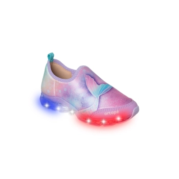 Na foto, podemos observar o encantador Tênis Infantil Feminino Power Light Sereia Violeta, que combina estilo e diversão com luzinhas piscantes ao caminhar. Fabricado em Tecido Helanca, proporciona conforto e flexibilidade aos pezinhos. A Palmilha Gravidade Zero oferece absorção de impactos, enquanto o solado TR emborrachado garante segurança. O design inclui Calce Fácil e detalhes violeta com glittler na sola transparente. Disponível nos tamanhos 25 ao 34, o calçado destaca dicas de cuidado, recomendando limpeza com pano úmido e sabão neutro, e desaconselhando lavagem em máquina para preservar a durabilidade.