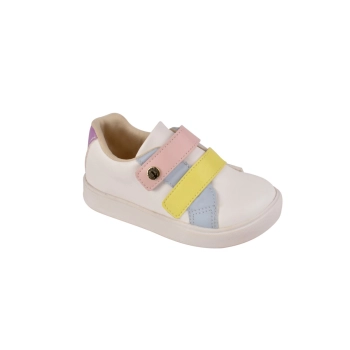 Na imagem temos um lindo tênis na cor colorido rosa, com fecho duplo aderente, confortável, acolchoado perfeito para os pézinhos delicados das pequenas