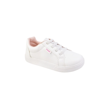 Conheça o Tênis Infantil Feminino Sameka Elástico Casual Branco, feito em polímero resistente com palmilha de espuma para conforto total. O solado antiderrapante garante segurança nas brincadeiras, e o cadarço elástico facilita o calce, proporcionando mais autonomia para as pequenas. Um toque de estilo e praticidade para qualquer ocasião!