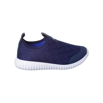 Na imagem, temos um lindo tênis infantil masculino Ortopé Like marinho. Este calçado destaca-se pelo seu design slip-on, que facilita o calce e a retirada, tornando-o perfeito para a rotina das crianças. O cabedal é confeccionado em tecido polímero, proporcionando conforto e ventilação, além de um visual moderno e versátil. O solado é feito de TR emborrachado, garantindo durabilidade e aderência ao caminhar, o que é ideal para crianças ativas, oferecendo segurança e estabilidade em diversas superfícies. Um detalhe em verde neon na parte interna adiciona um toque de cor e estilo. Este tênis é ideal para o dia a dia, atividades escolares e momentos de lazer, combinando conforto e praticidade com um visual estiloso. A marca Ortopé, reconhecida pela qualidade e inovação em calçados infantis, assegura que os pés dos pequenos estejam sempre bem cuidados.